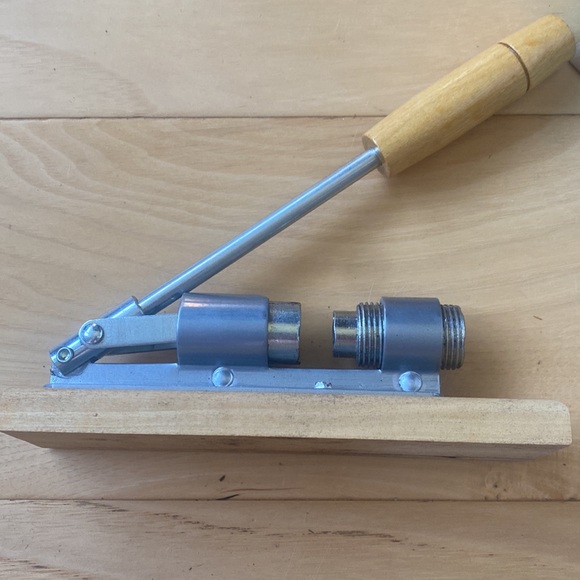 Vintage Reeds Rocket nut cracker - Picture 6 of 7